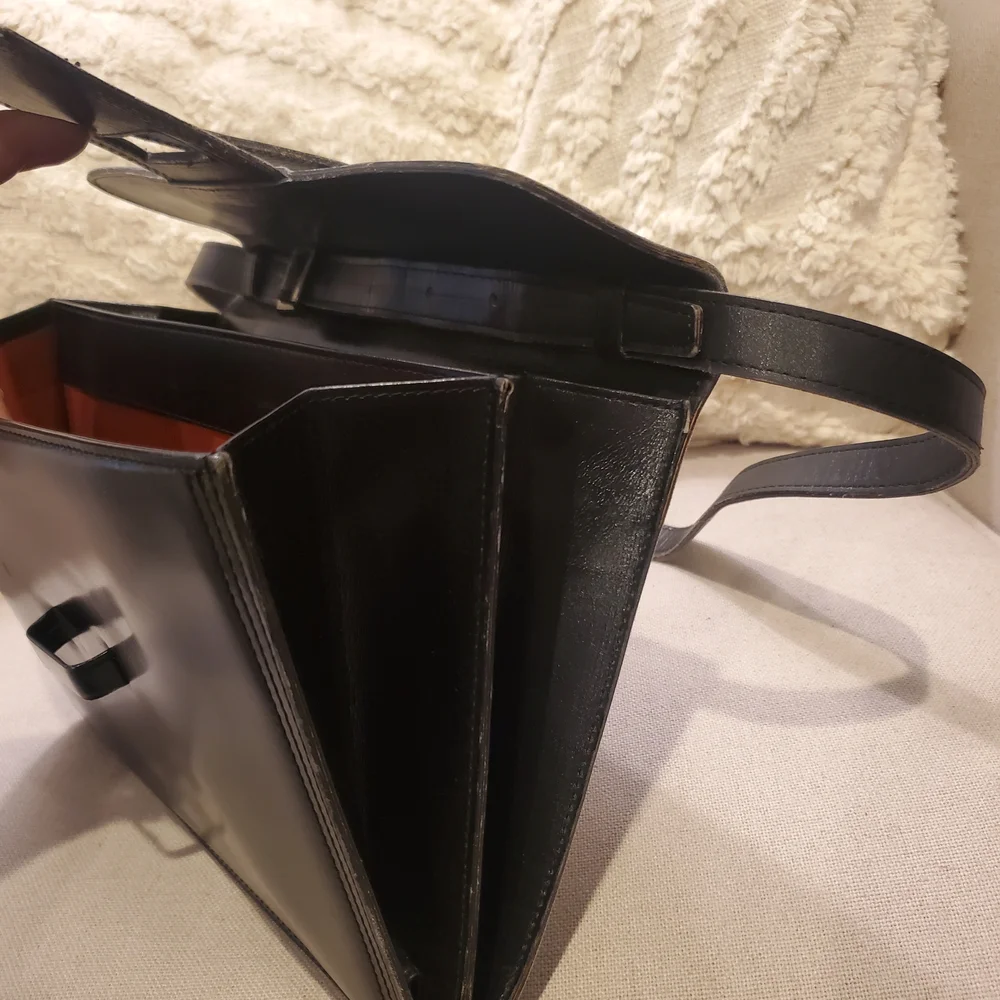 Yves Saint Laurent Black Leather Handbag - Picture 8 of 14